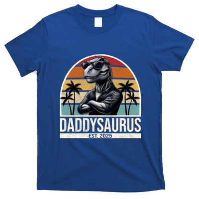 Dino Dad Daddysaurus New Dad 2025 Adult Dinosaur Dad Gift T-Shirt