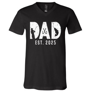 Dad Est 2025 Fishing Dad To Be New Baby Daddy FatherS Day V-Neck T-Shirt