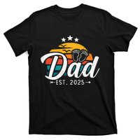 Dad Est 2025 Retro Vintage Dad To Be Gifts For 1st Time Dad T-Shirt