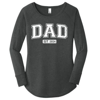 Dad Est 2024 Daddy To Be Gifts New Dad 2024 Expect Baby 2024 Women's Perfect Tri Tunic Long Sleeve Shirt