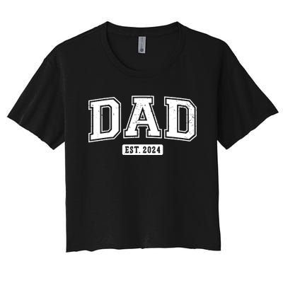 Dad Est 2024 Daddy To Be Gifts New Dad 2024 Expect Baby 2024 Women's Crop Top Tee