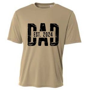 Dad Est. 2024 Gift Dad Fathertobe 2024 Fathers Day Cooling Performance Crew T-Shirt