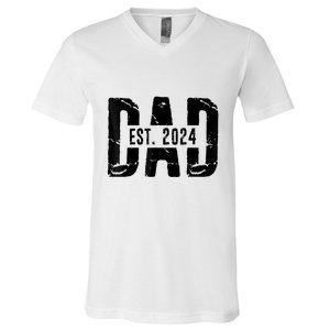 Dad Est. 2024 Gift Dad Fathertobe 2024 Fathers Day V-Neck T-Shirt