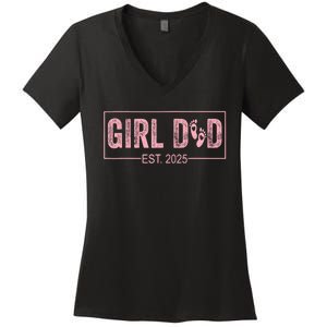 Dad Est 2025 Girl Logo Dad To Be 1st Time Dad Daddy 2025 Women's V-Neck T-Shirt