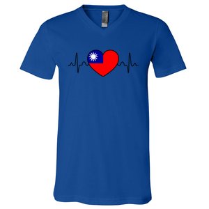 Distressed Flag Heartbeat Design Cool Taiwan Flag Gift V-Neck T-Shirt