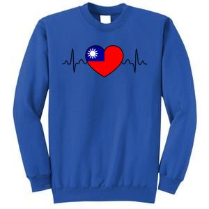 Distressed Flag Heartbeat Design Cool Taiwan Flag Gift Sweatshirt