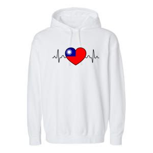 Distressed Flag Heartbeat Design Cool Taiwan Flag Gift Garment-Dyed Fleece Hoodie