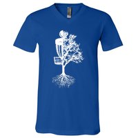 Disc Golf Basket And Tree Frolf Frisbee Golf Cool Gift V-Neck T-Shirt