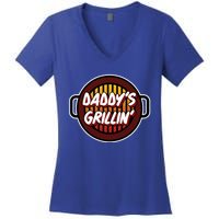 Daddy's Grillin' Gift Barbeque Party Gift Father's Day Gift Women's V-Neck T-Shirt