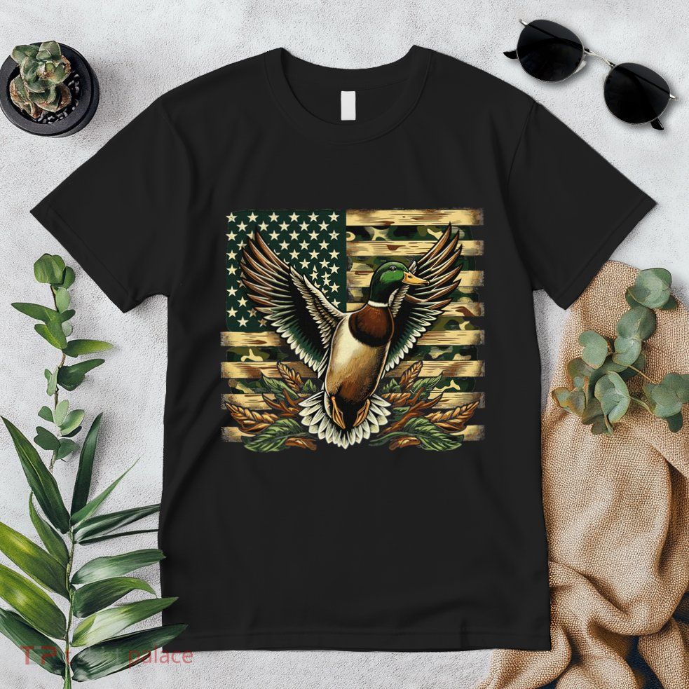 Duck Hunter American Flag Camouflage Hunting Premium T-Shirt