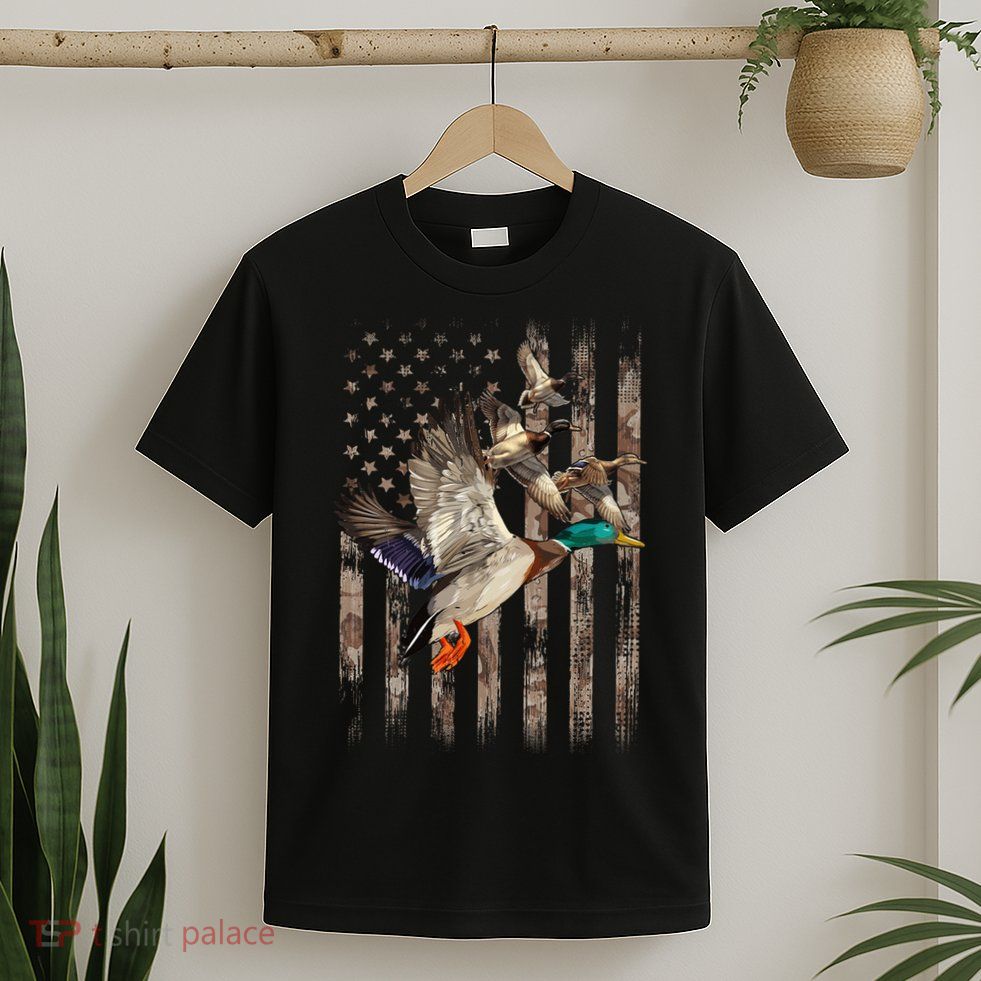Duck Hunter American Flag Waterfowl Hunting Camouflage T-Shirt