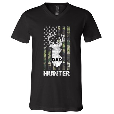 Deer Hunter Dad Cool Hunting American Flag Camo Stripes Papa V-Neck T-Shirt