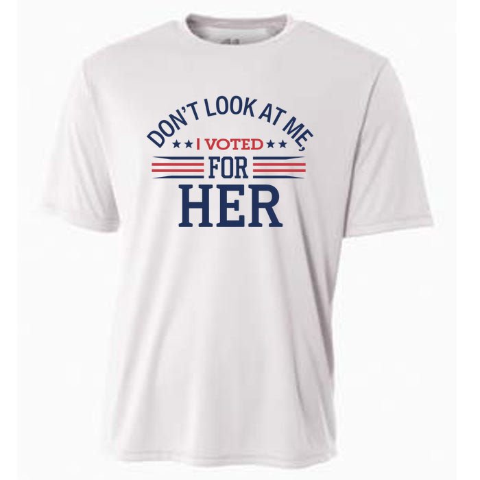 Don´T Look At Me I Voted For Her Sweat Cooling Performance Crew T-Shirt