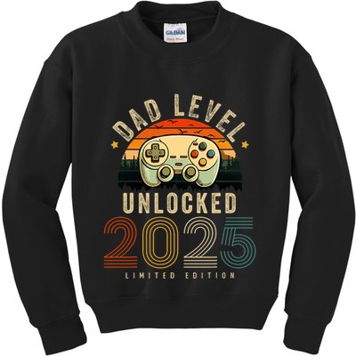 Dad Level Unlocked 2025 Dad Est 2025 Promoted To Dad 2025 Kids Sweatshirt