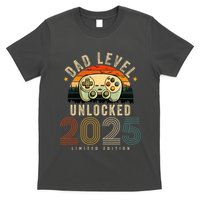 Dad Level Unlocked 2025 Dad Est 2025 Promoted To Dad 2025 T-Shirt