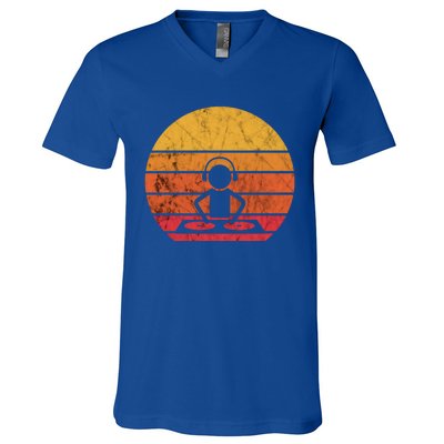 Dj Music Producer Beatmaker Retro Vintage Sunset Turntable Gift V-Neck T-Shirt