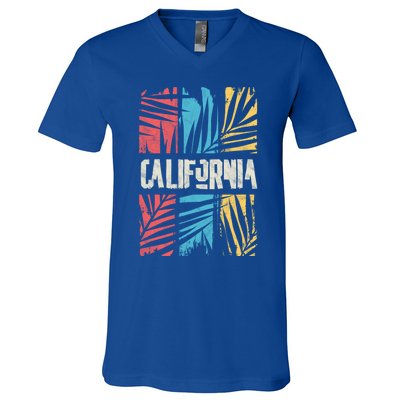 Distressed Palm Tree Beach Dreaming Of California Gift V-Neck T-Shirt