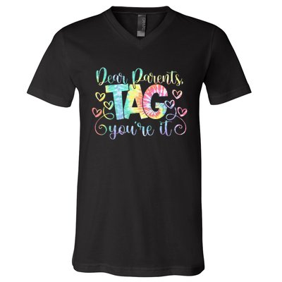 Dear Parents Tag You're It Love Teachers Last Day Of School V-Neck T-Shirt