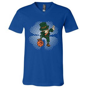 Dabbing St Patricks Day Basketball Leprechaun And Gift V-Neck T-Shirt