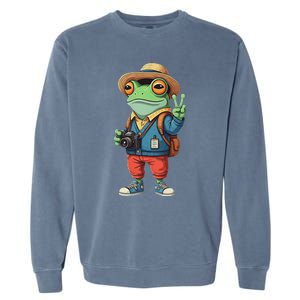 Debi Tirar Album Mas Fotos Frog For Music Lover Fans Garment-Dyed Sweatshirt