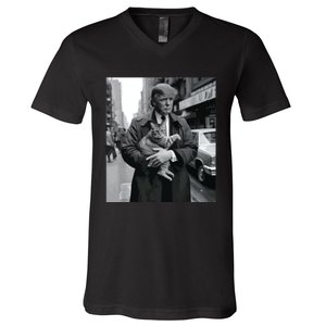 Donald Trump And Cat In Nyc V-Neck T-Shirt