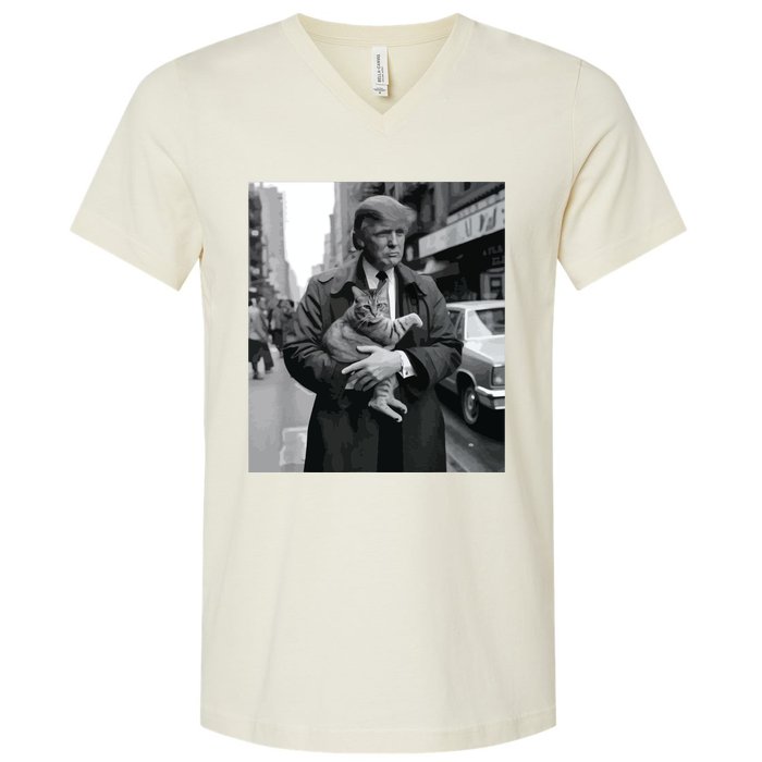 Donald Trump And Cat In Nyc V-Neck T-Shirt