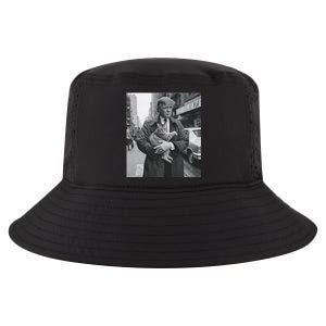 Donald Trump And Cat In Nyc Cool Comfort Performance Bucket Hat