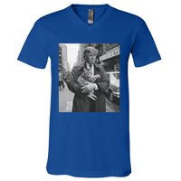 Donald Trump And Cat In Nyc Cute Gift V-Neck T-Shirt