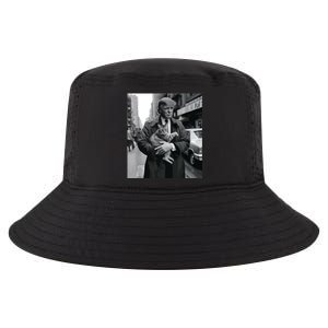 Donald Trump And Cat In Nyc Cool Comfort Performance Bucket Hat