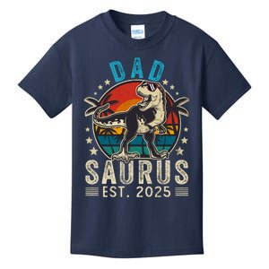 Dad To Be 2025 Dad Saurus Dinosaur Promoted To Daddy 2025 Kids T-Shirt