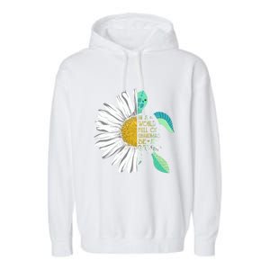 Daisy Turtle In A World Full Of Grandmas Be A Gammy Funny Gift Garment-Dyed Fleece Hoodie