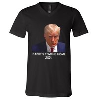 Donald Trump Mugshot DaddyS Coming Home 2024 V-Neck T-Shirt