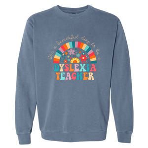 Dyslexia Teacher Retro Dyslexia Sped Therapist Rainbow Garment-Dyed Sweatshirt