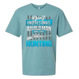 Don't Under Estimate An Old Man Who Loves Hunting Sueded Cloud Jersey T-Shirt