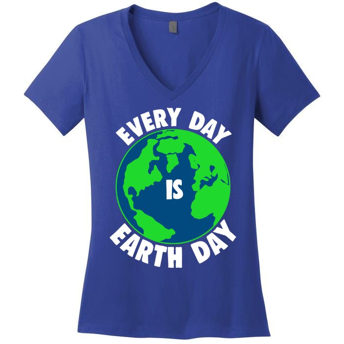 Everyday Is Earth Day Retro Vintage Great Gift Earth Globe Gift Women's V-Neck T-Shirt