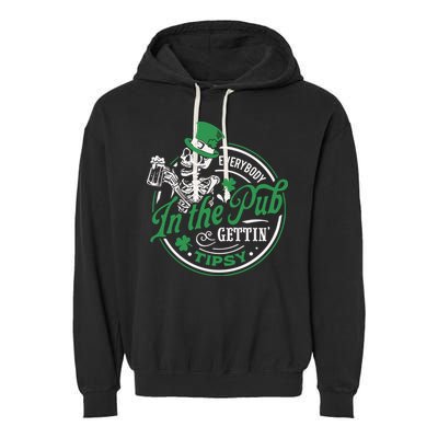 Everybody In The Pub Gettin Tipsy Shenanigans Drinking Garment-Dyed Fleece Hoodie