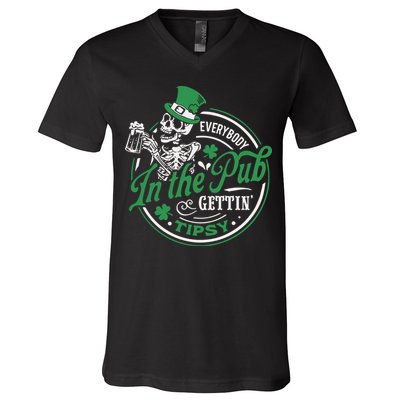 Everybody In The Pub Gettin Tipsy Shenanigans Drinking V-Neck T-Shirt