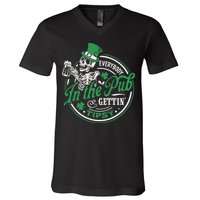 Everybody In The Pub Gettin Tipsy Shenanigans Drinking V-Neck T-Shirt