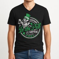 Everybody In The Pub Gettin Tipsy Shenanigans Drinking V-Neck T-Shirt