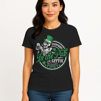 Everybody In The Pub Gettin Tipsy Shenanigans Drinking Womens T-Shirt