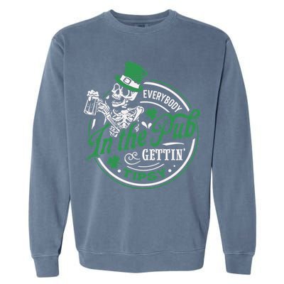 Everybody In The Pub Gettin Tipsy Shenanigans Drinking Garment-Dyed Sweatshirt
