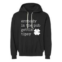 Errbody In The Pub Getting Tipsy St Patricks Day Garment-Dyed Fleece Hoodie
