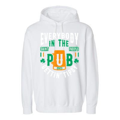 Everybody In The Pub Getting Tipsy St Patricks Day Shamrock Garment-Dyed Fleece Hoodie