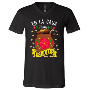 En La Casa Hay Frijoles Funny Mexican Mom Mexican Food V-Neck T-Shirt