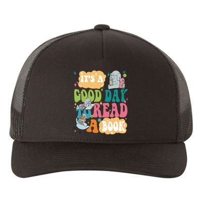 Elephant Piggie And Pigeon Its A Good Day To Read A Book Back To Scho Yupoong Adult 5-Panel Trucker Hat