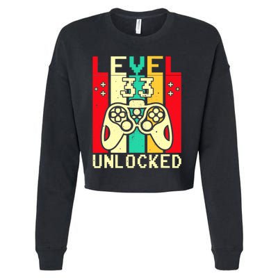 Funny 33rd Gamer  Saying Vintage Level 33 Unlocked Gaming Cropped Pullover Crew