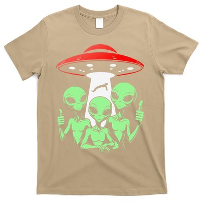 Funny Alien Abduction Selfie Alien Vacation Fishing Trip T-Shirt