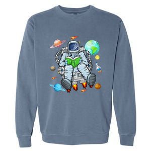 Funny Astronaut Reads Book In Space Outer Space Book Nerds Garment-Dyed Sweatshirt