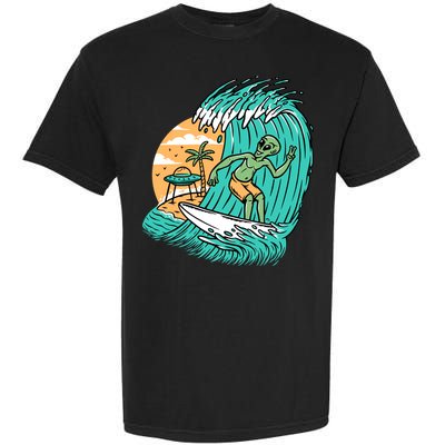 Funny Aliens Surfing On The Beach Holiday Garment-Dyed Heavyweight T-Shirt