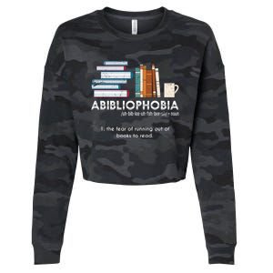 Funny Bookworm Abibiliophobia Librarian Book Nerd Reading Gift Cropped Pullover Crew